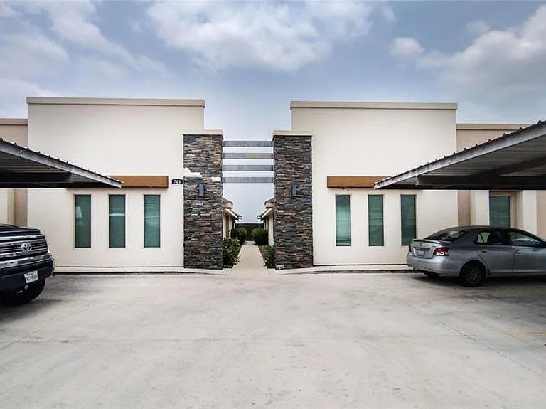 705 Cathedral Hl #1 — Photo 1