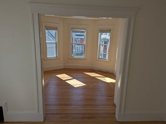 4th image of 9 Belmont Sq #2
