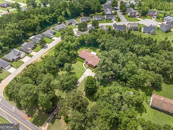 5th image of 442 Langston Rd