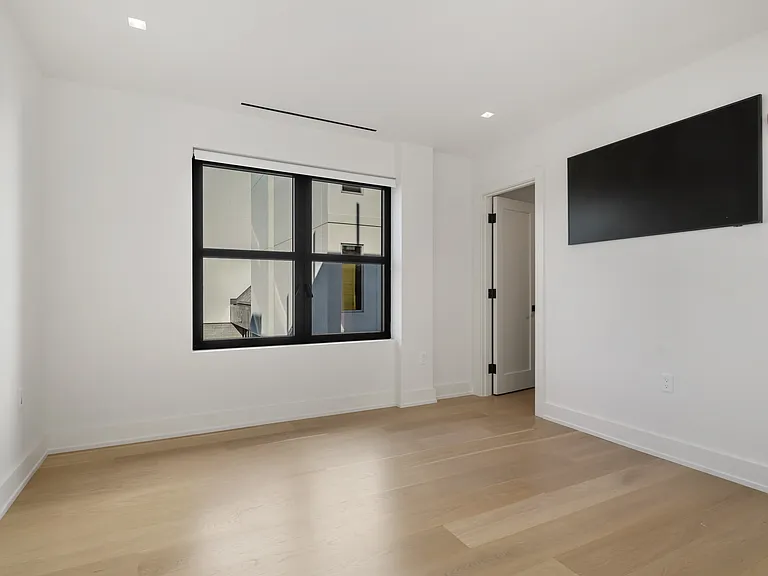 116 Sherman St — Photo 18