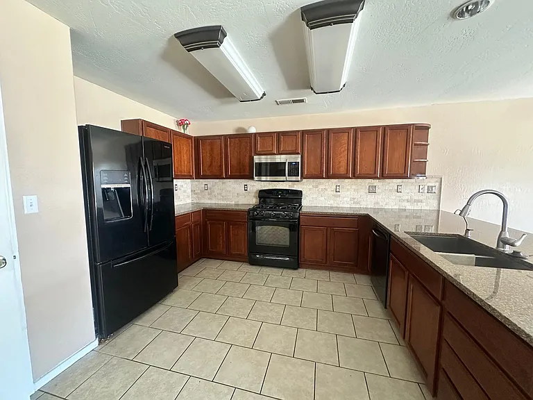 1253 Monterey Ave — Photo 11