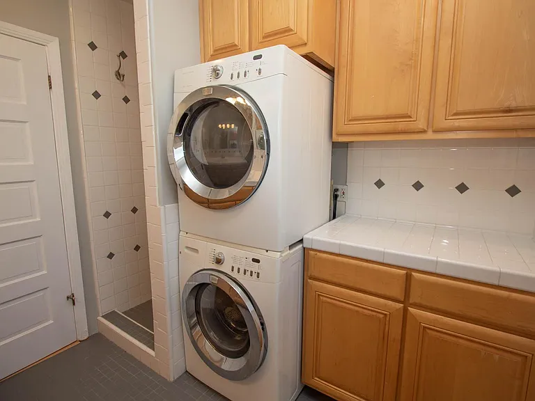 234 Roycroft Ave #C — Photo 15