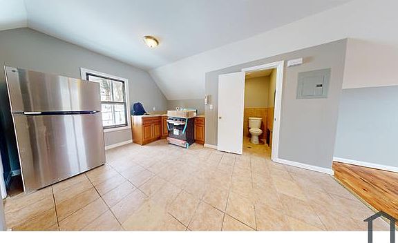 4th image of 1042 Van Duzer St Floor 3
