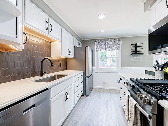 5th image of 95 Elmford Rd