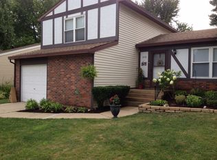 1470 Walden Cir, Aurora, IL 60506