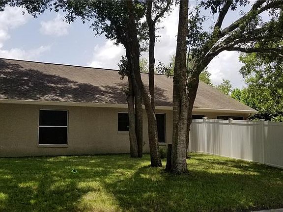 3rd image of 1037 Royal Oaks Dr