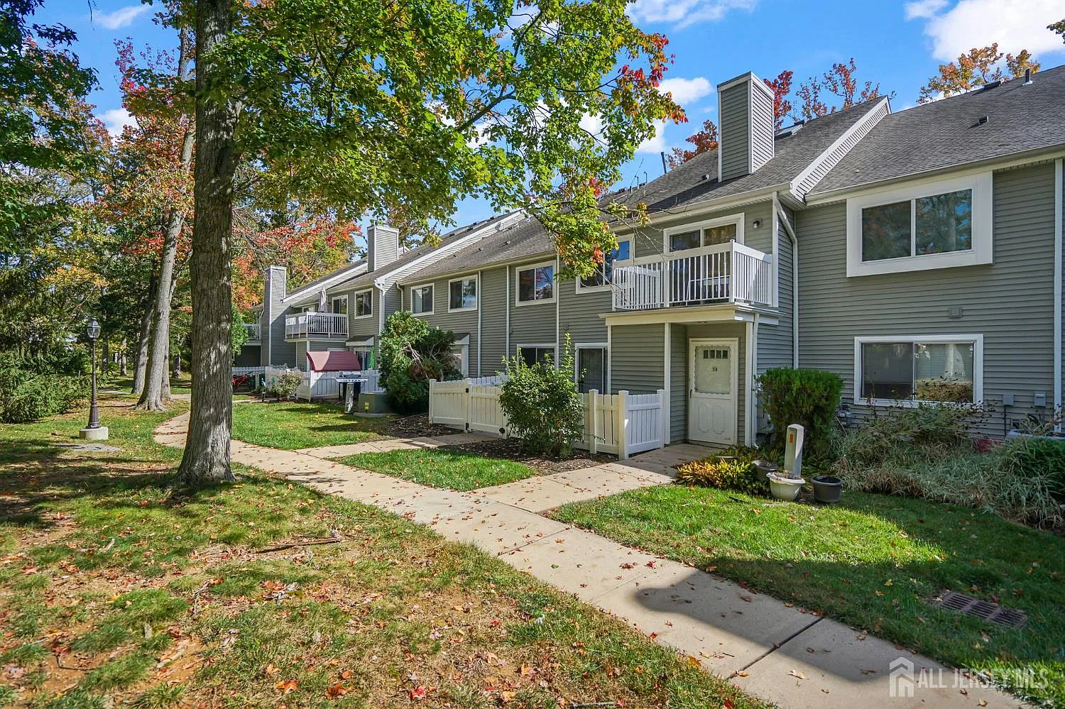 1 bed, 1.0 bath, 976 sqft, $2,000 — Photo 2