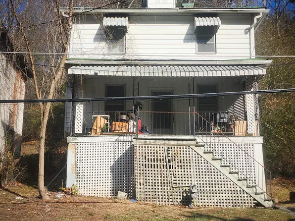 552 Roxbury St, Clifton Forge, VA 24422