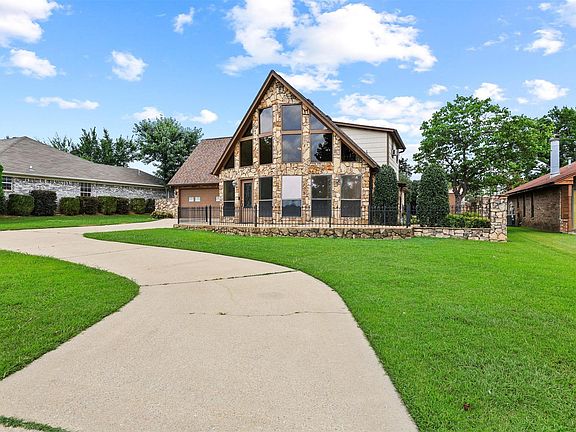3rd image of 1948 Parkway Cir