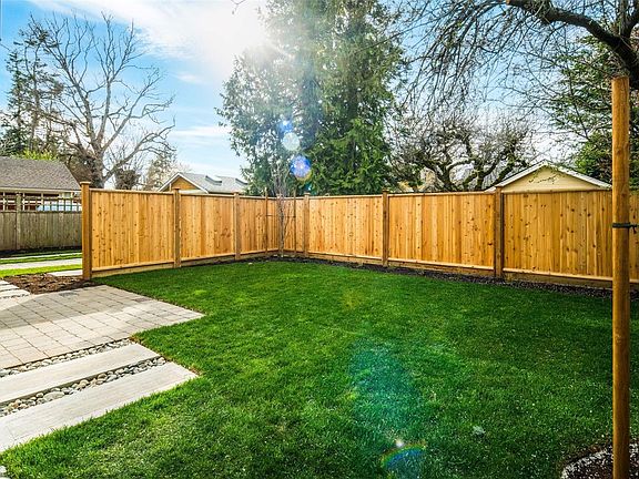 3rd image of 920 Island Rd #1