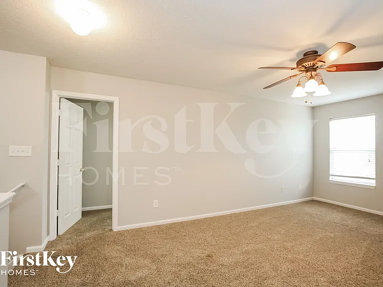 8775 N Springview Dr — Photo 12