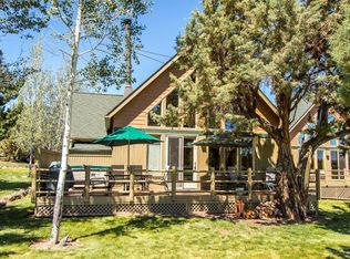 8878 Cliff Swallow Dr, Redmond, OR 97756