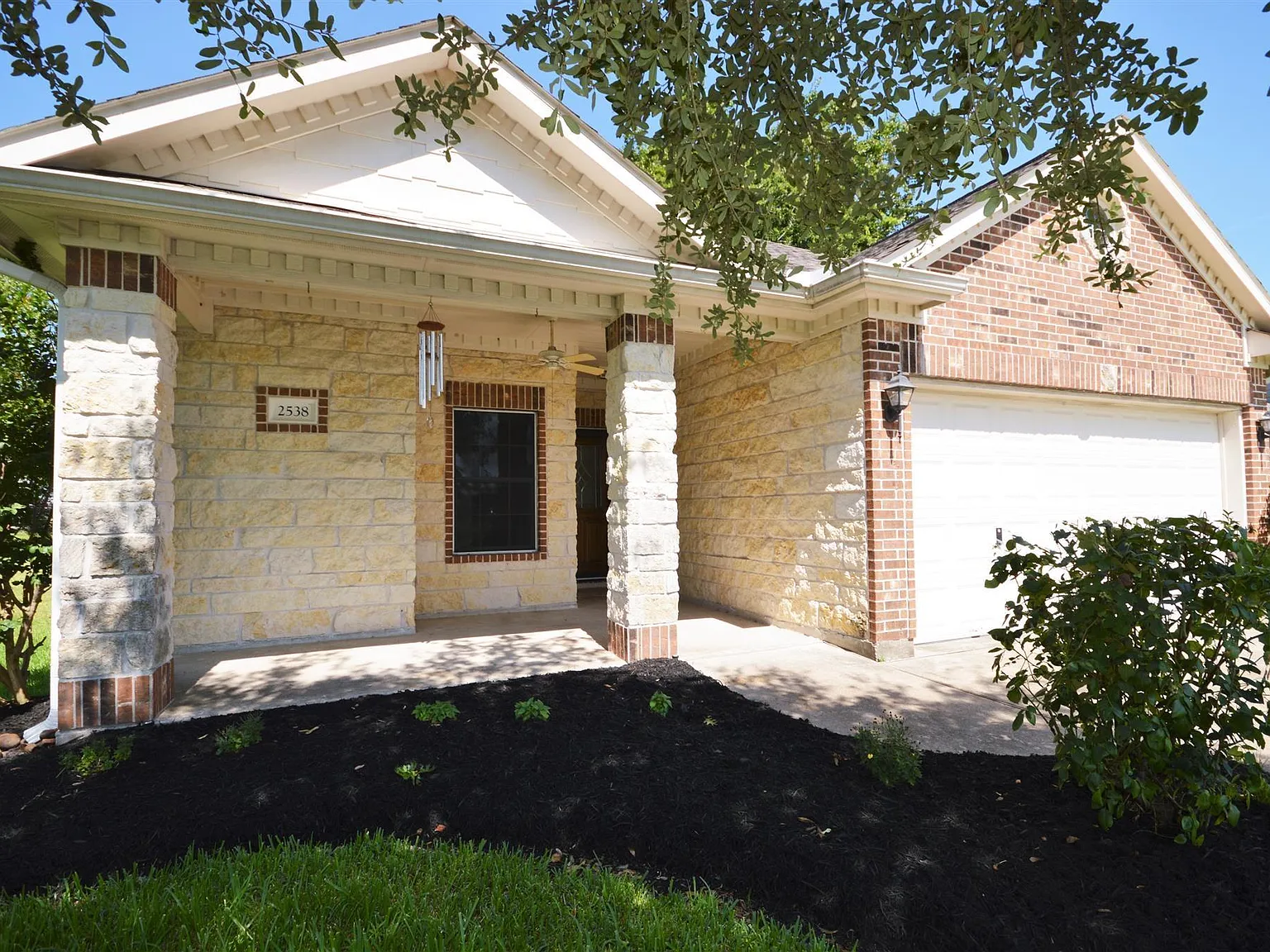 3 bed, 2.0 bath, 1533 sqft, $2,450 — Photo 3