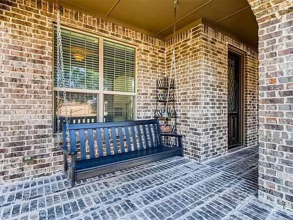 3rd image of 1109 River Oak Ln