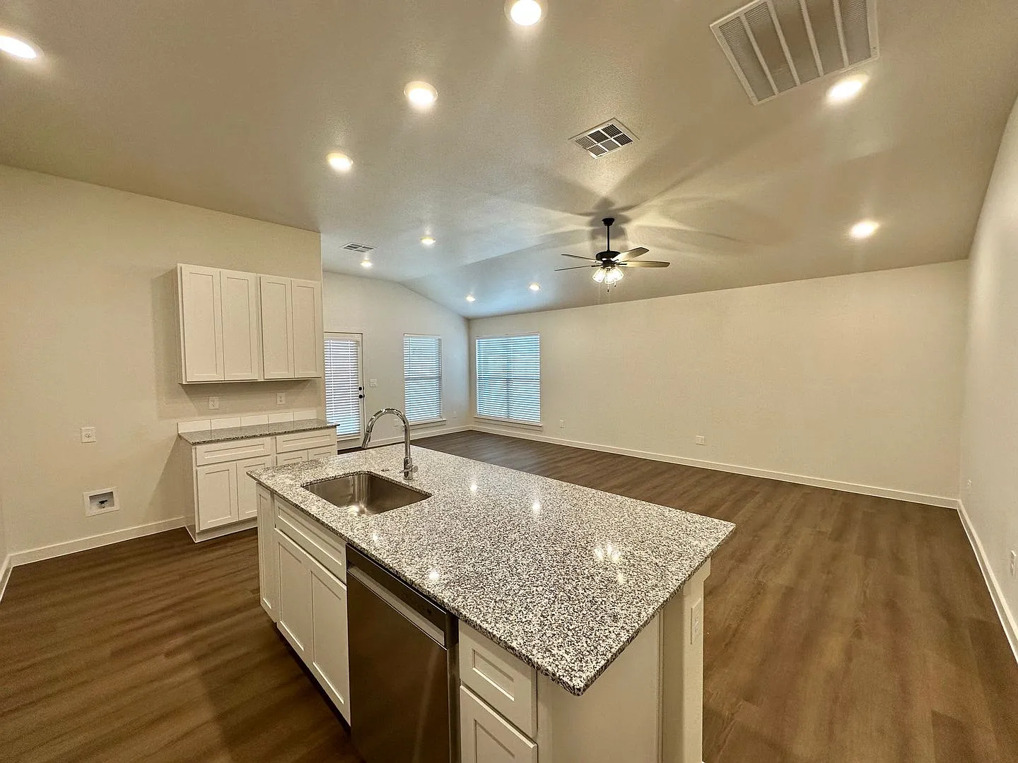 Four Bedroom - The Overlook - Wolfforth, TX. — Photo 3