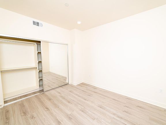 3rd image of 11433 Albers St #0zdg2p689