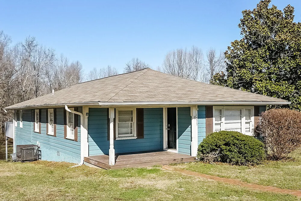 3 bed, 2.0 bath, 1316 sqft, $2,110 — Photo 3