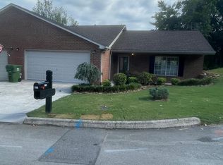 831 Saint Andrews Dr, Maryville, TN 37801