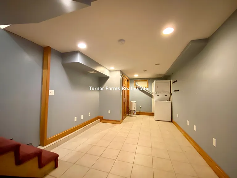 241 W 3rd St #2A — Photo 31