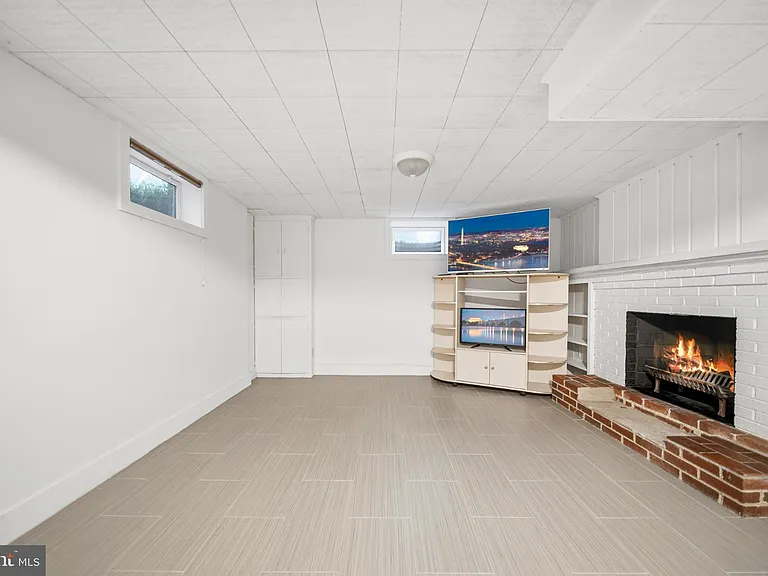 19531 Scenery Dr — Photo 13