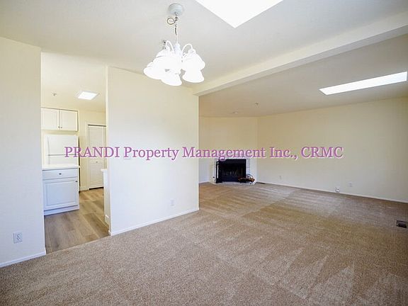 3rd image of 9 Bayview St
