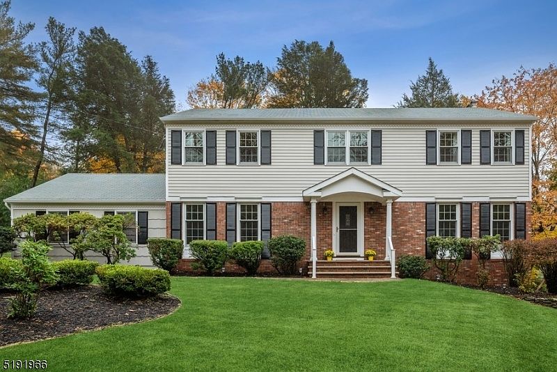 1st image of 40 Knollwood Dr
