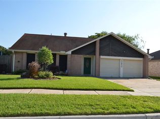 10850 E Idlewood Dr, La Porte, TX 77571