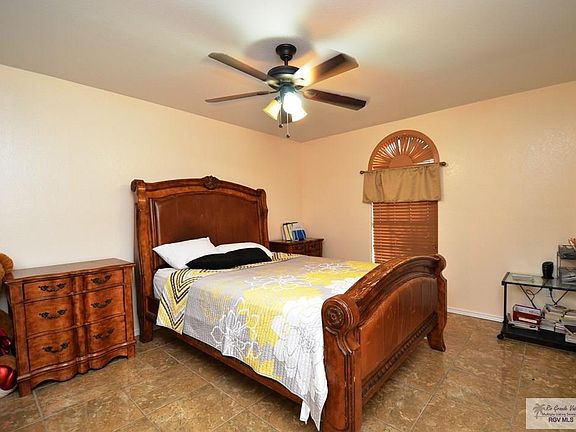 3rd image of 2153 Toluca Dr