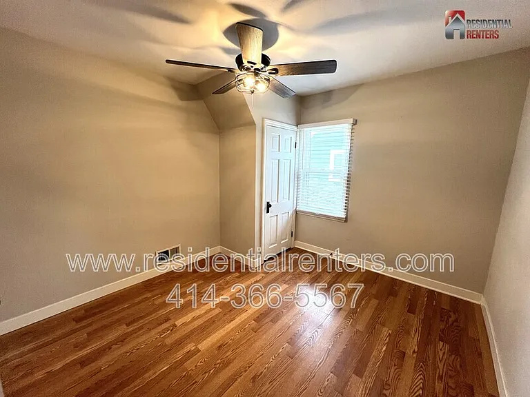 10918 W Wells St — Photo 8