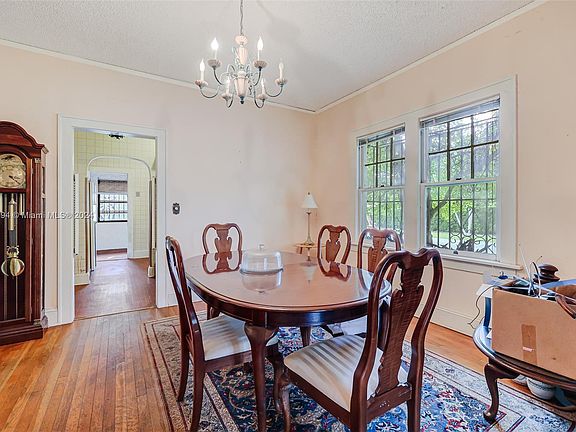 5th image of 446 Aragon Ave