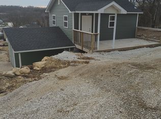 380 Schneider Dr, Fenton, MO 63026
