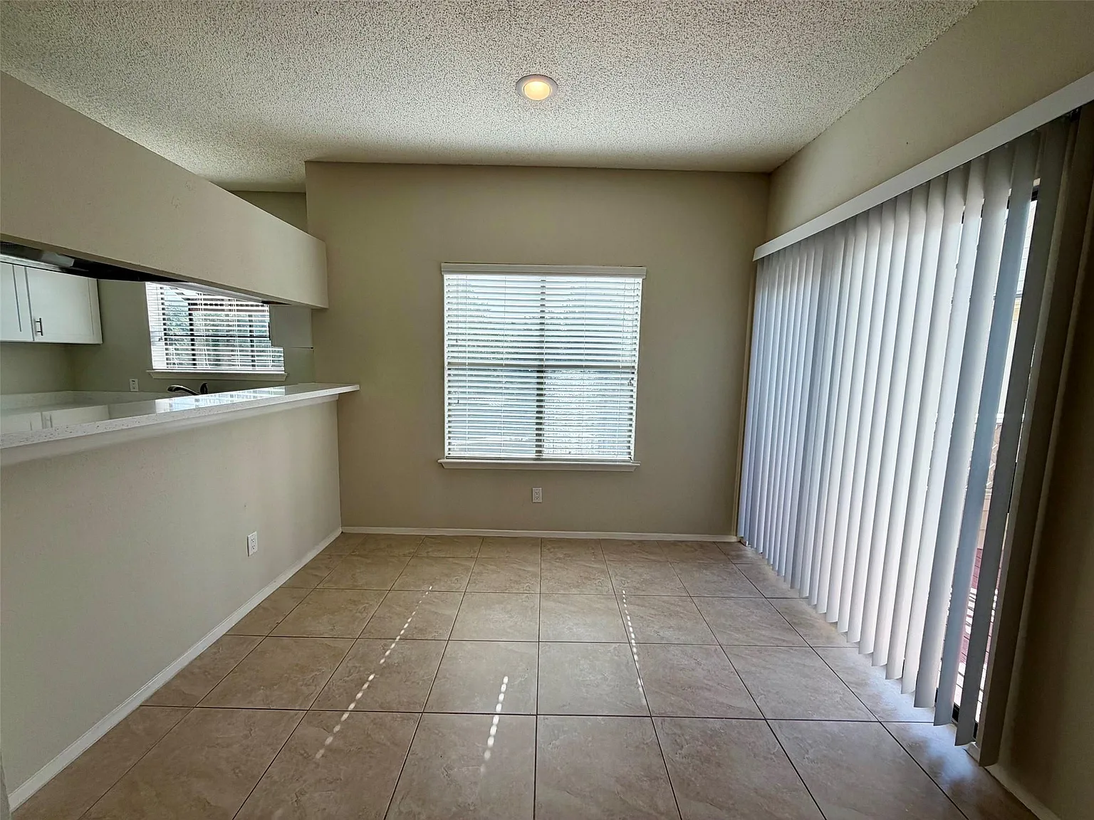 1 bed, 1.0 bath, 706 sqft, $1,400 — Photo 3