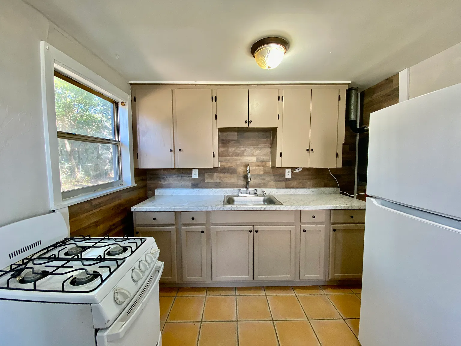 Updated Pensacola 1 BR — Photo 3