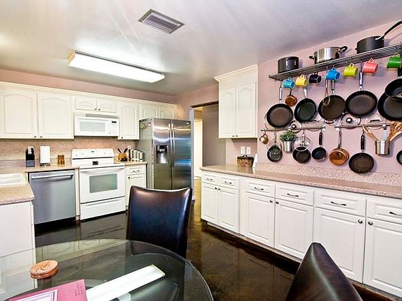 5th image of 2824 Hamlin Pl