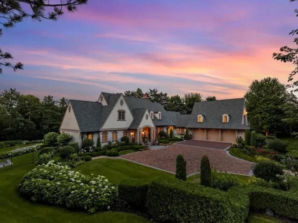 325 Highcroft Ln, Wayzata, MN 55391