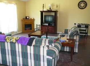 262 Country Club Dr, Jonesboro, LA 71251