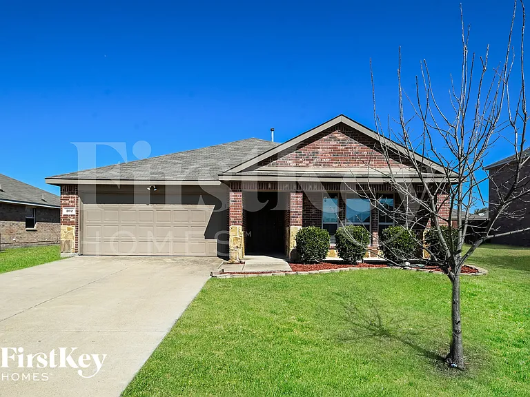 202 Patriot Pkwy — Photo 1