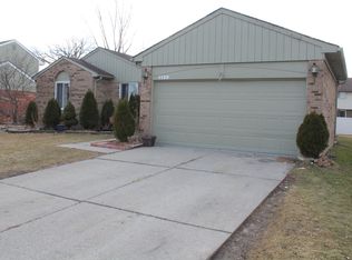 1129 Whittier Dr, Canton, MI 48187