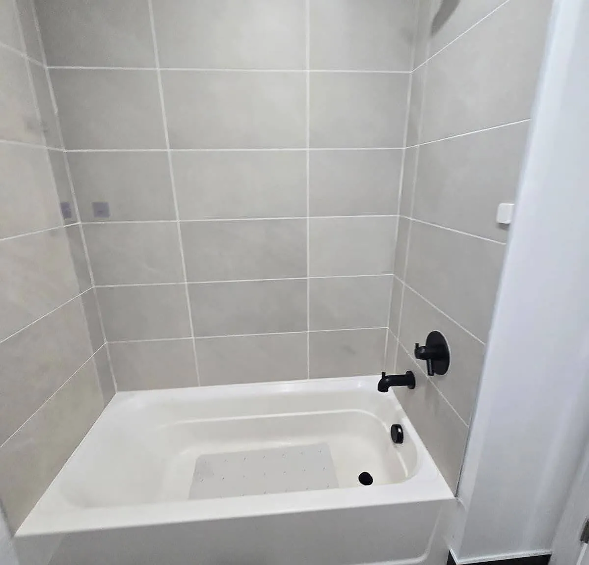 1 bed, 650 sqft, $2,200 — Photo 3