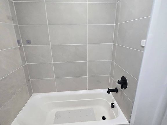 3rd image of 554 Market St #3A