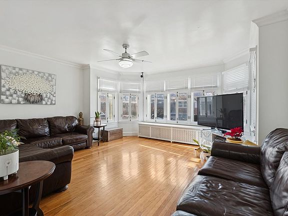 3rd image of 5701 S Maplewood Ave