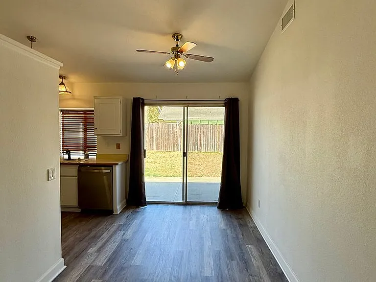 7147 Chaney Ct — Photo 3