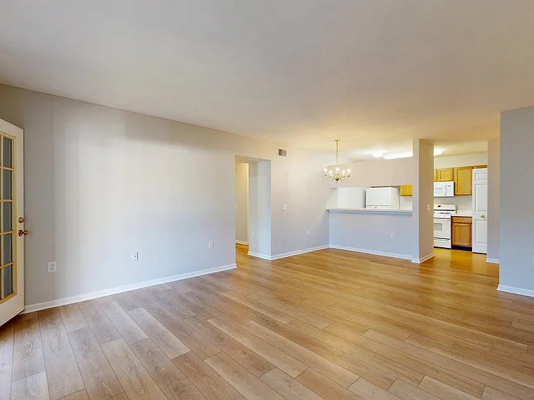 2767 S Knightsbridge Cir — Photo 7