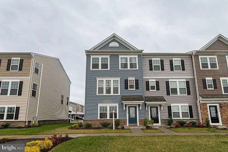 2212 Shadmoor Dr photo 1