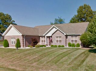 200 Twin Lakes Rd, Carterville, IL 62918