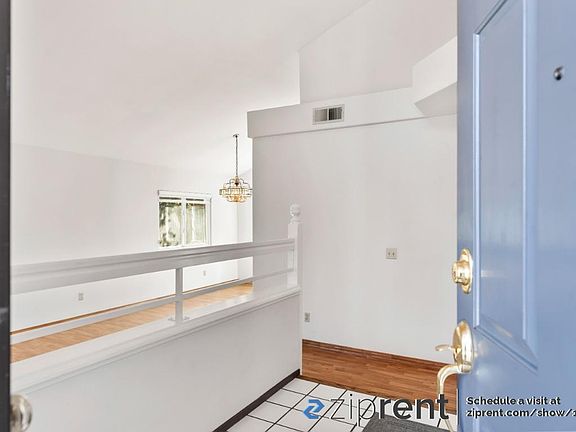 3rd image of 3917 Honolulu Ct