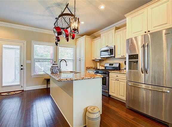 4th image of 2712 Palmetto St