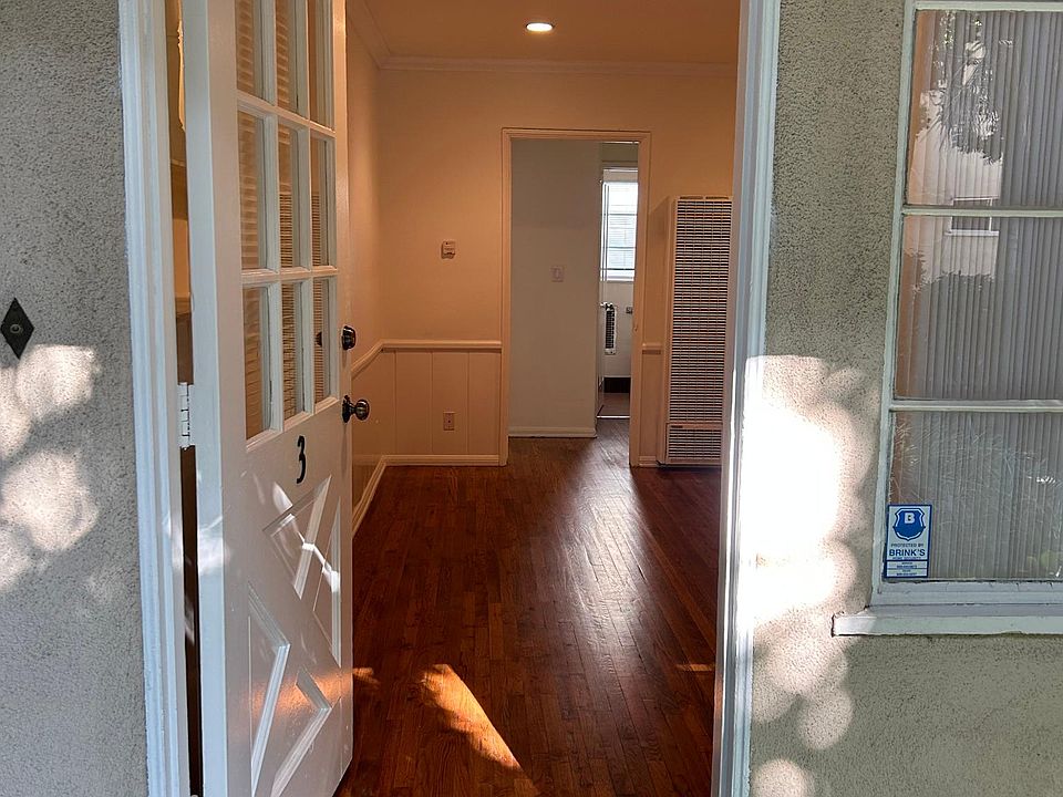 1st image of 11960 Moorpark St #11