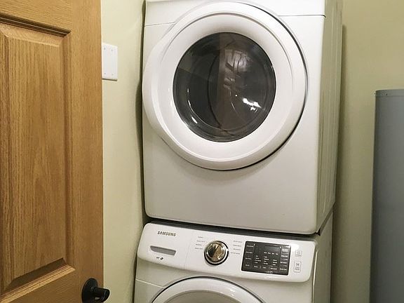 5th image of 1028 Berry Ave APT 206