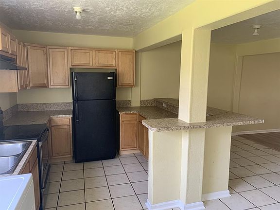 4th image of 809 Avenue H #B